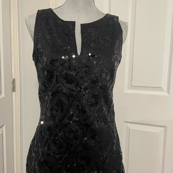 Le chateau sequined dress size S NWT - Picture 3 of 3